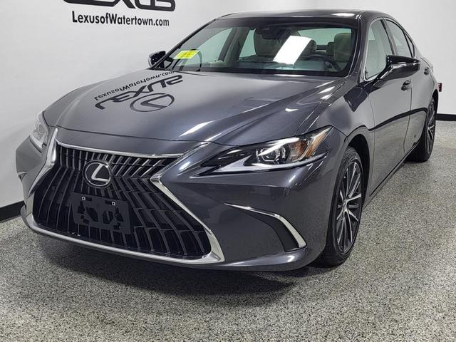 Photo of 2025 Cloudburst Gray Lexus ES 300h