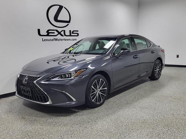Photo of 2025 Cloudburst Gray Lexus ES 300h