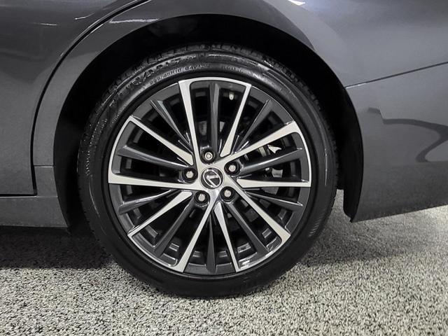 Photo of 2025 Cloudburst Gray Lexus ES 300h