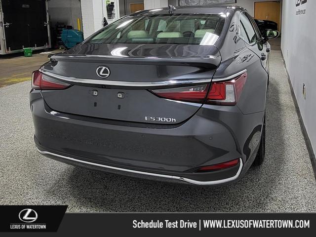 Photo of 2025 Cloudburst Gray Lexus ES 300h