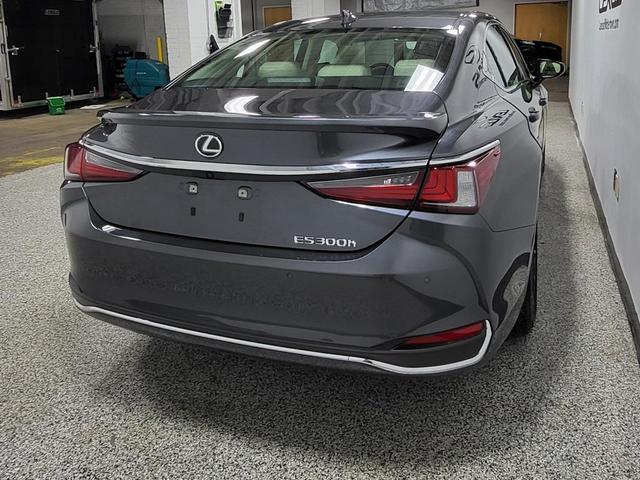 Photo of 2025 Cloudburst Gray Lexus ES 300h