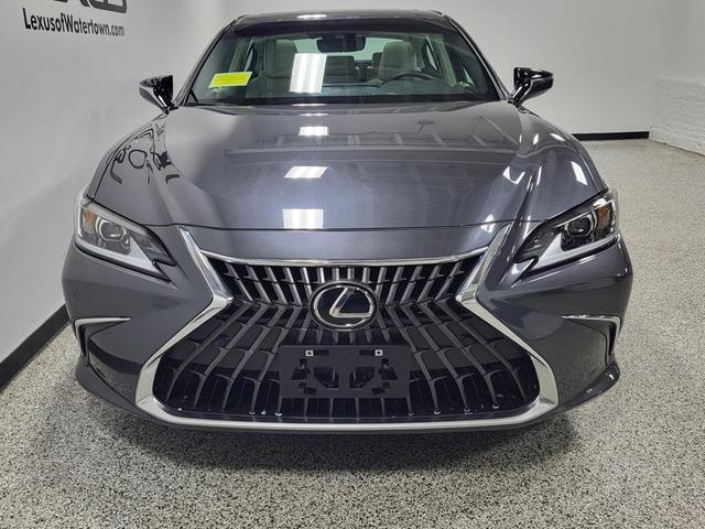 Photo of 2025 Cloudburst Gray Lexus ES 300h
