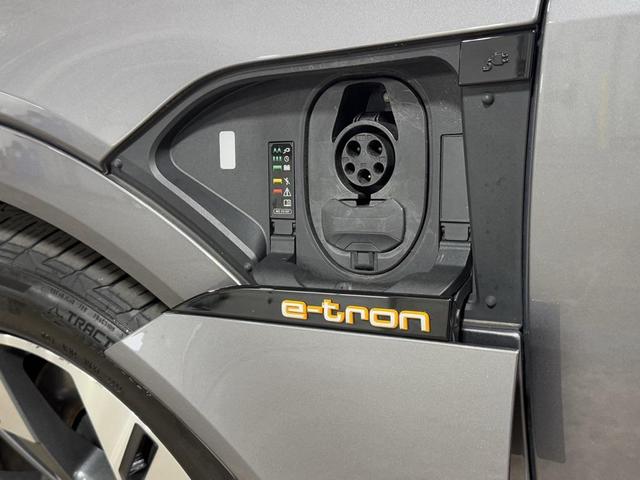 Photo of 2022 Gray Metallic Audi e-tron