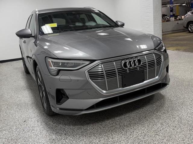 Photo of 2022 Gray Metallic Audi e-tron