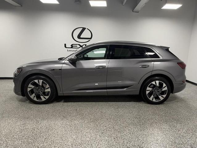 Photo of 2022 Gray Metallic Audi e-tron