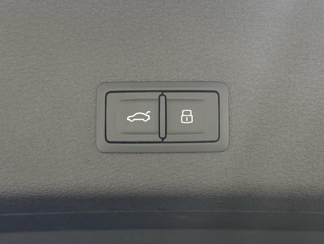 Photo of 2022 Gray Metallic Audi e-tron