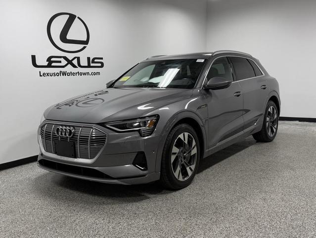 Photo of 2022 Gray Metallic Audi e-tron