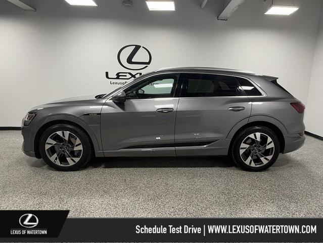 Photo of 2022 Gray Metallic Audi e-tron