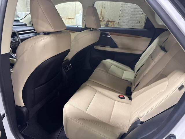 Photo of 2022 Eminent White Pearl Lexus RX 350