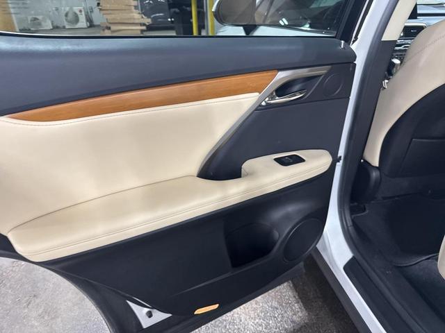 Photo of 2022 Eminent White Pearl Lexus RX 350