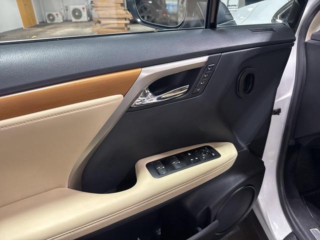 Photo of 2022 Eminent White Pearl Lexus RX 350