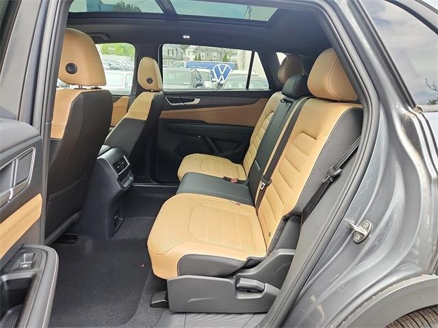 Photo of 2025 Platinum Gray Metallic Volkswagen Atlas Cross Sport