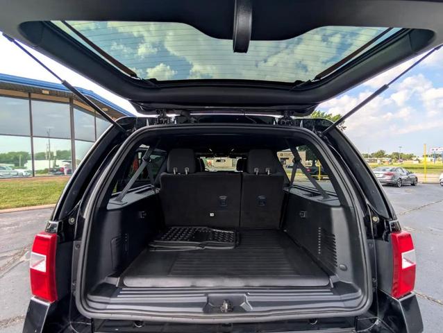Photo of 2017 Shadow Black Ford Expedition EL