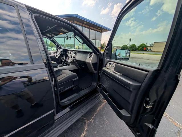 Photo of 2017 Shadow Black Ford Expedition EL