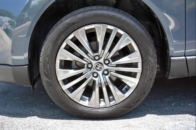 Photo of 2021 Gray Toyota Venza