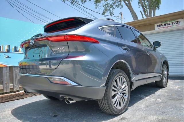 Photo of 2021 Gray Toyota Venza