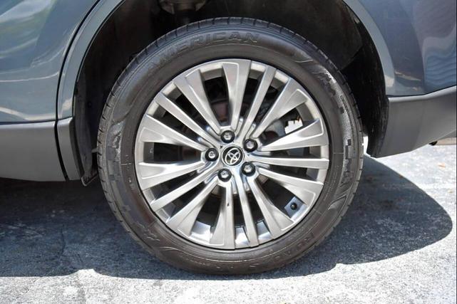 Photo of 2021 Gray Toyota Venza