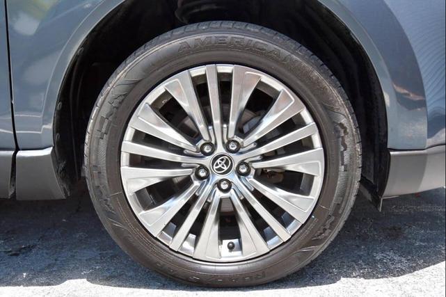 Photo of 2021 Gray Toyota Venza