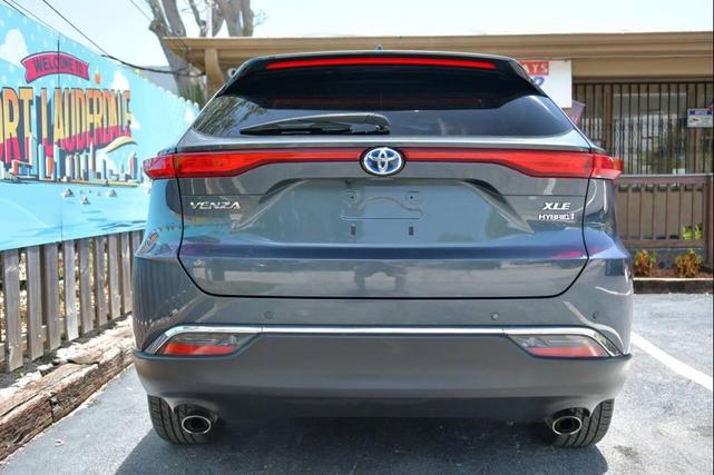 Photo of 2021 Gray Toyota Venza