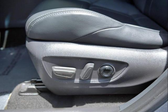 Photo of 2021 Gray Toyota Venza