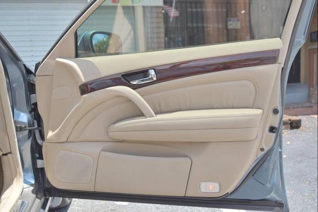 Photo of 2005 Lakeshore Slate Metallic INFINITI Q45