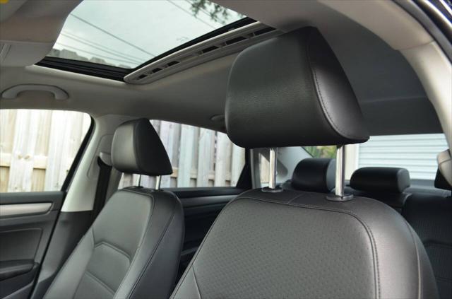 Photo of 2015 Night Blue Metallic Volkswagen Passat