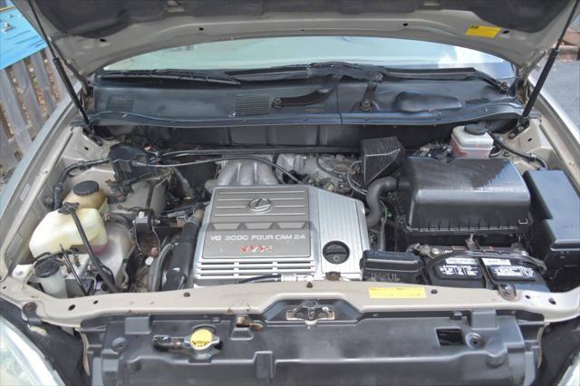 Photo of 2001 Tan Lexus RX 300
