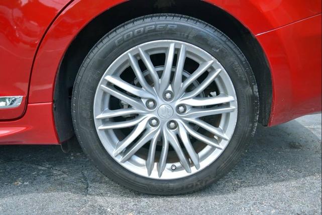Photo of 2013 Solid Red Suzuki Kizashi