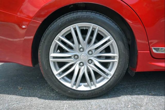Photo of 2013 Solid Red Suzuki Kizashi