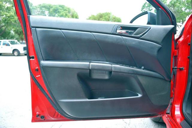 Photo of 2013 Solid Red Suzuki Kizashi