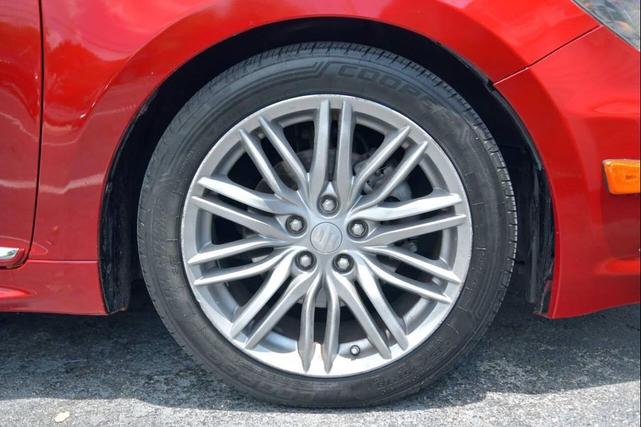 Photo of 2013 Solid Red Suzuki Kizashi