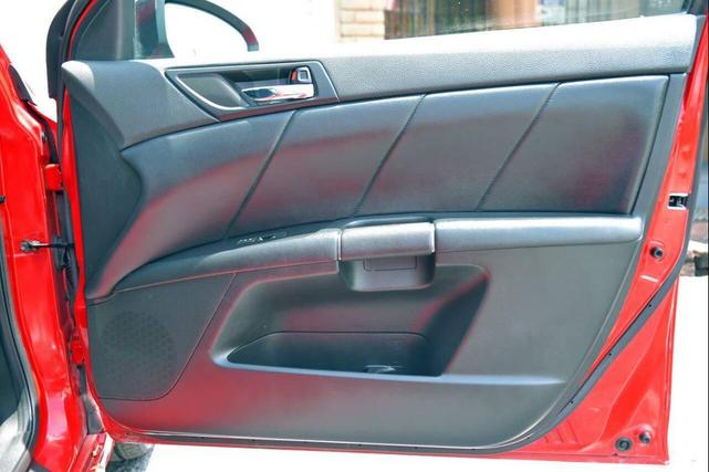 Photo of 2013 Solid Red Suzuki Kizashi