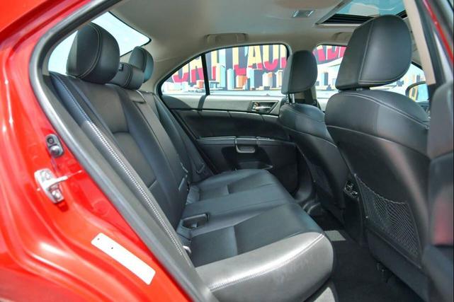Photo of 2013 Solid Red Suzuki Kizashi
