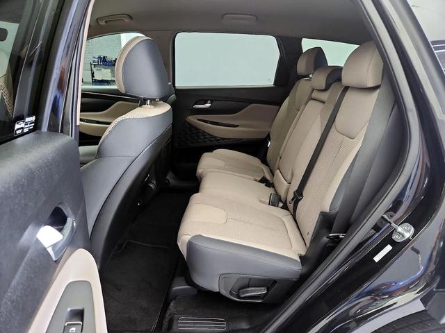 Photo of 2022 Black Hyundai SANTA FE