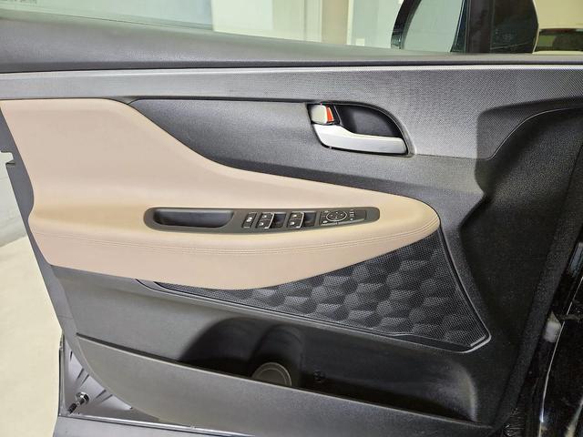 Photo of 2022 Black Hyundai SANTA FE