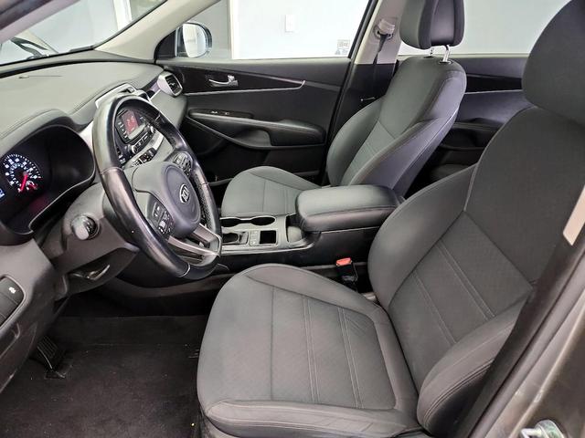 Photo of 2016 Gray Kia Sorento