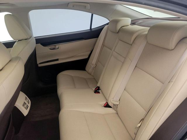 Photo of 2016 Black Lexus ES 350