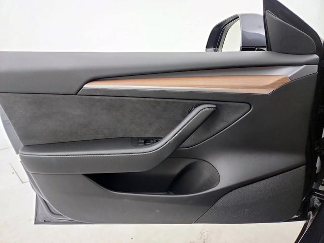 Photo of 2021 Gray Tesla Model 3