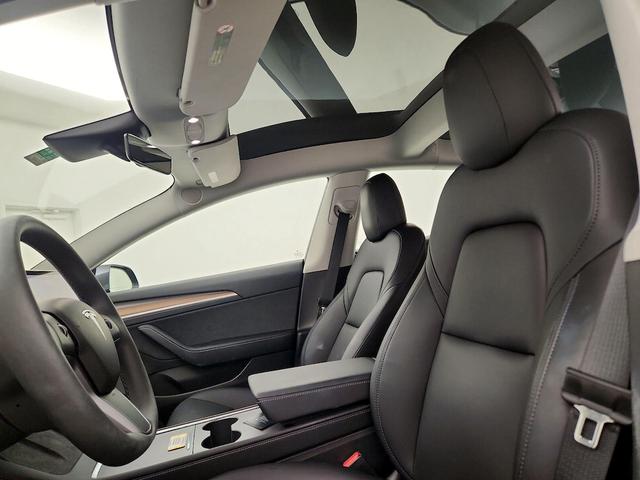 Photo of 2021 Gray Tesla Model 3