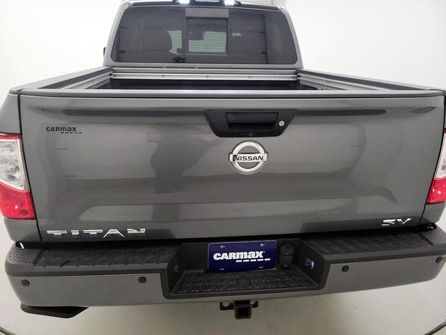 Photo of 2018 Gray Nissan Titan