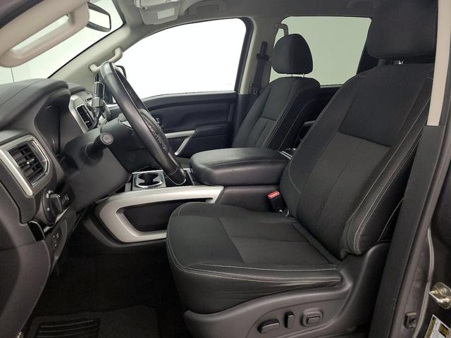 Photo of 2018 Gray Nissan Titan