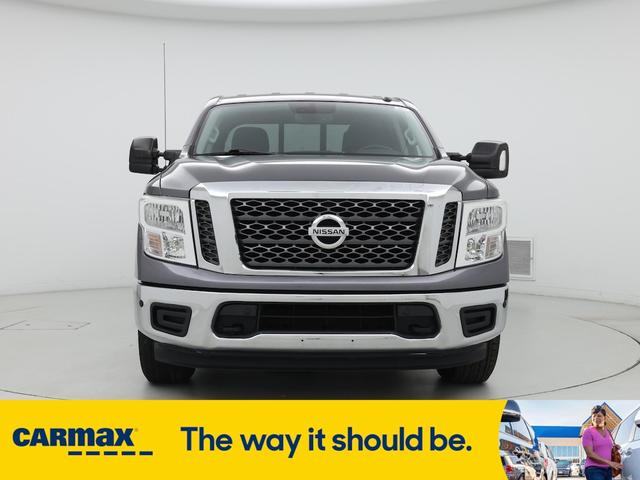 Photo of 2018 Gray Nissan Titan