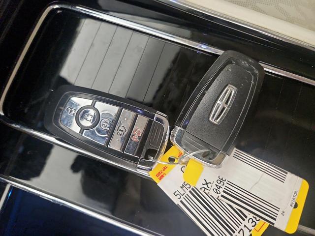 Photo of 2020 Gray Lincoln Aviator