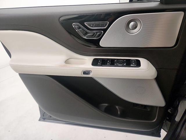 Photo of 2020 Gray Lincoln Aviator