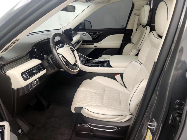 Photo of 2020 Gray Lincoln Aviator