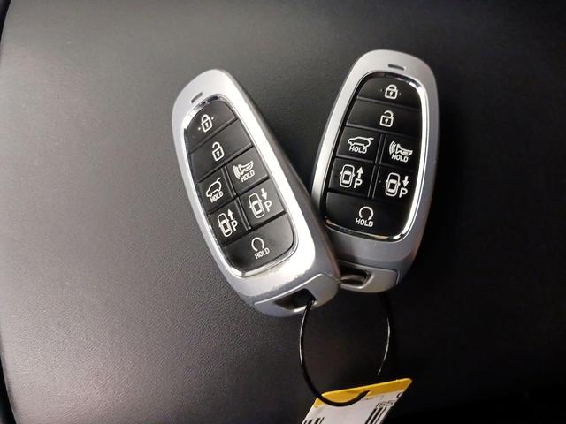 Photo of 2023 Gray Hyundai SANTA FE