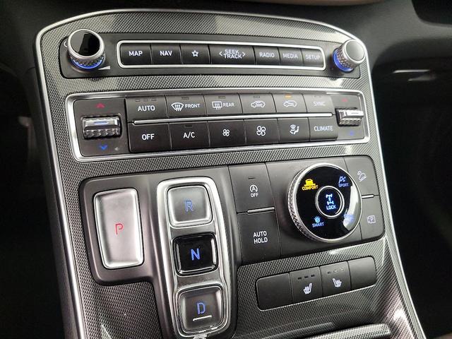 Photo of 2023 White Hyundai SANTA FE