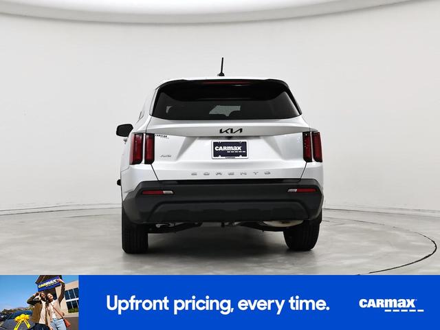 Photo of 2022 Silver Kia Sorento