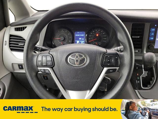 Photo of 2017 Silver Toyota Sienna