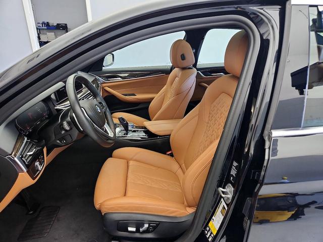 Photo of 2022 Black BMW 530